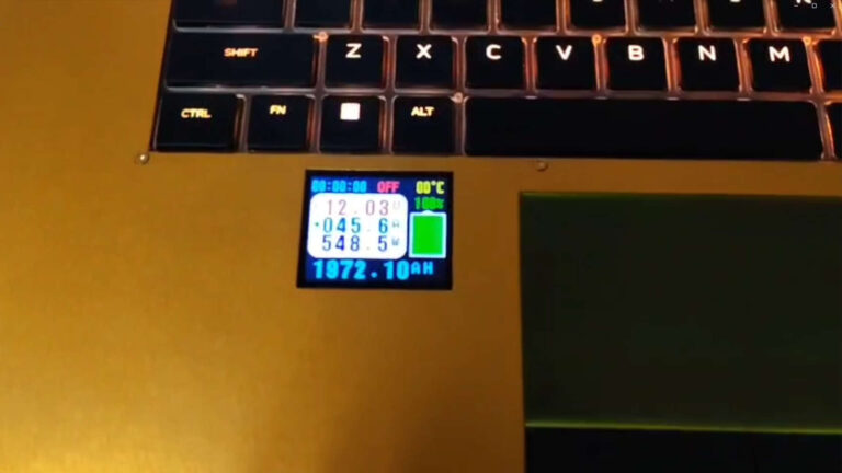 The Yunguai REV-9 showcasing its power consumption LCD panel